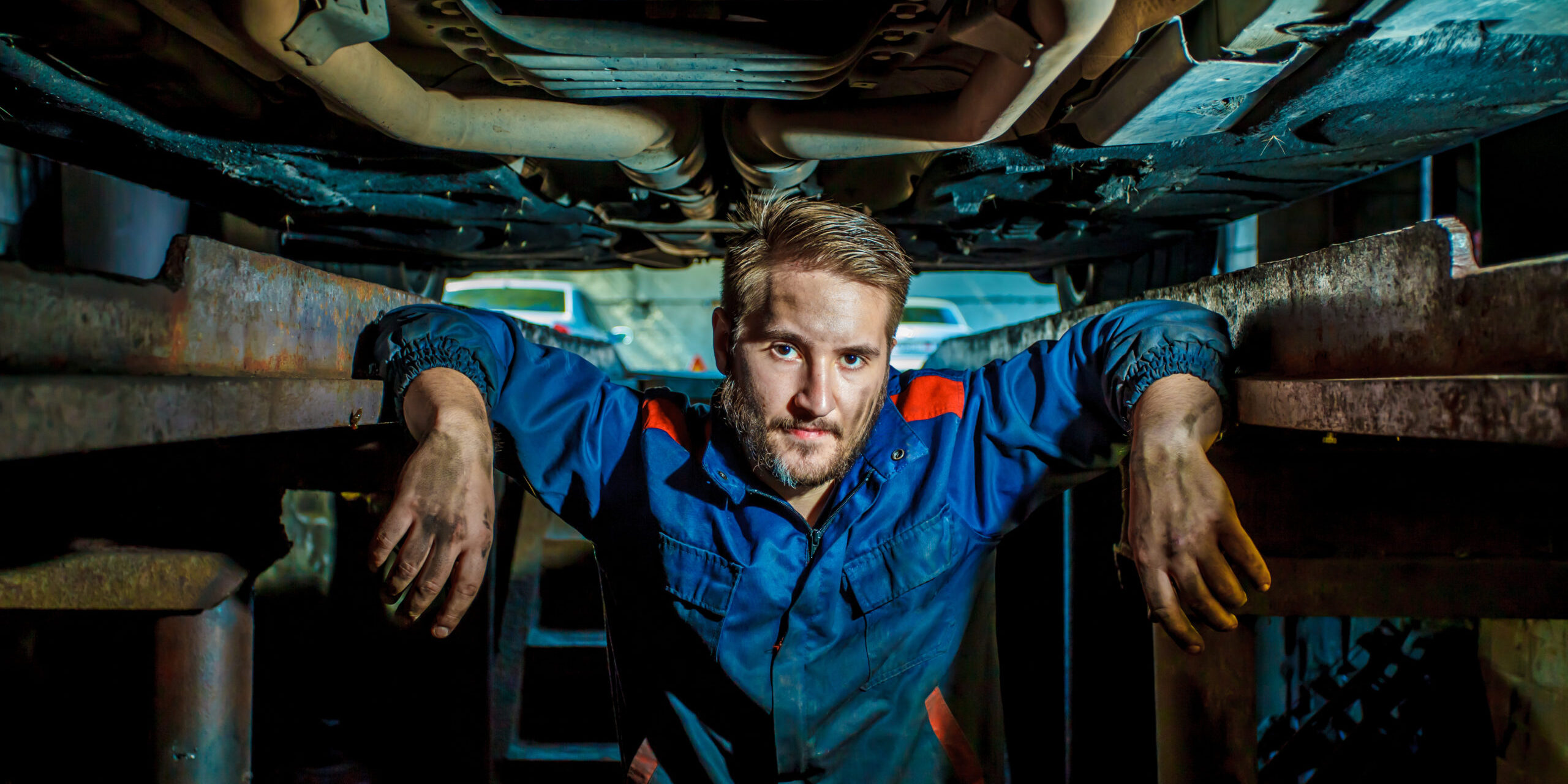 Portrait,Of,A,Mechanic,Standing,In,A,Protective,Blue,Suit