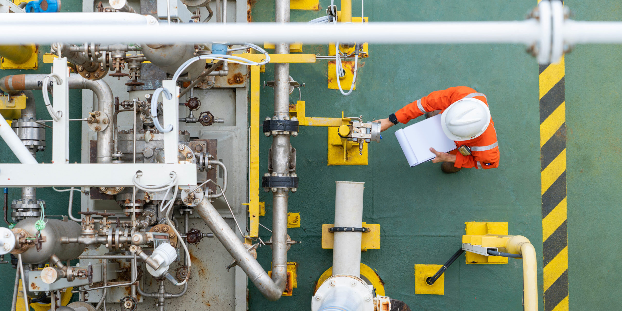 Mechanical,Operator,Checking,Centrifugal,Pump,Condition,For,Daily,Checking,Oil New Tech Global Employment